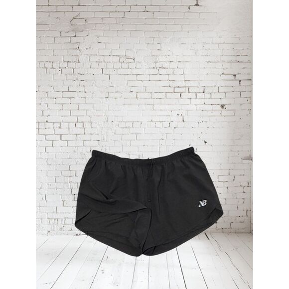 WOMENS NEW BALANCE ATHLETIC SHORTS XL - Picture 1 of 4